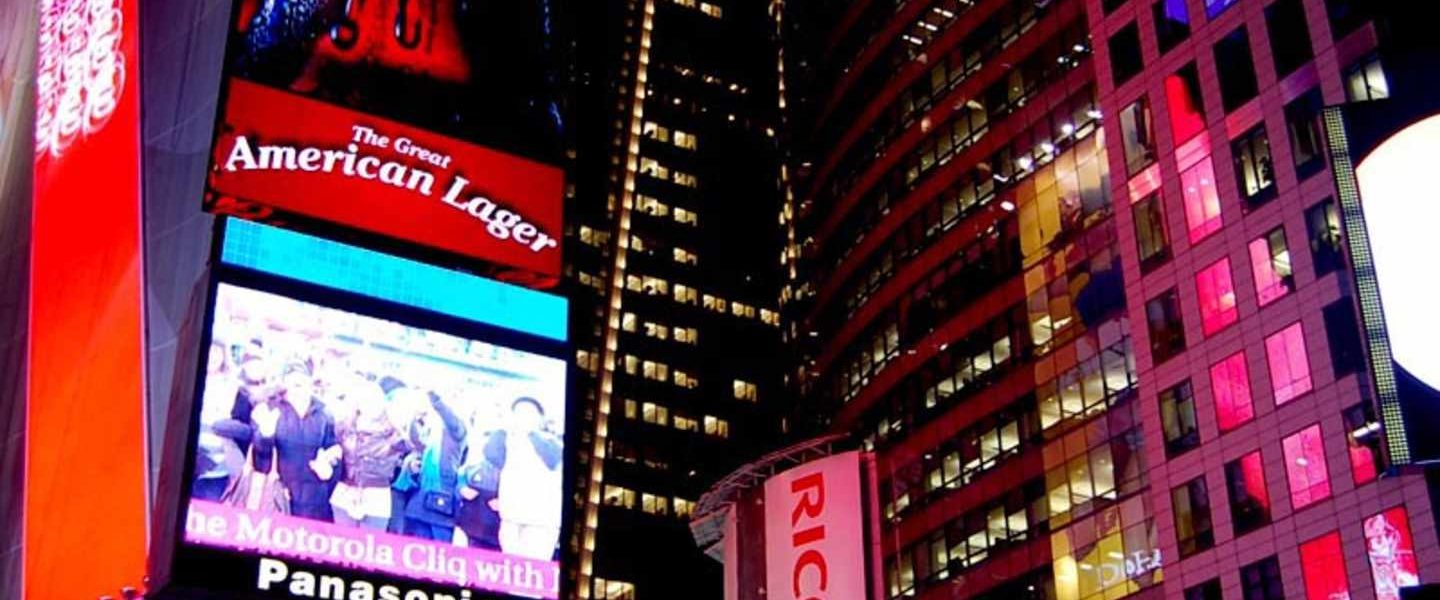 Aktivite Özellikleri New York City'i akşam keşfedin New York City'nin ilçeslerini turlayın Özgürlük Heykeli'ni görün ve Brooklyn Köprüsü'nden geçin "Top of the Rock" gözlemevinden şehrin panoramik manzaralarını izleyin