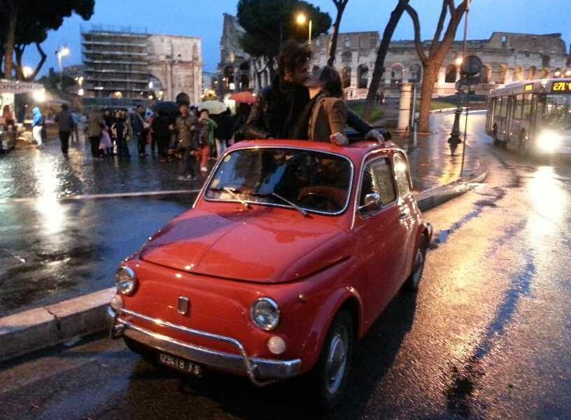 Roma'da Klasik bir Fiat 500 ile Romantik Gece Turu