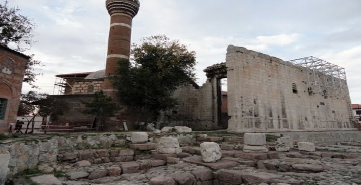 Augustus tapınağı